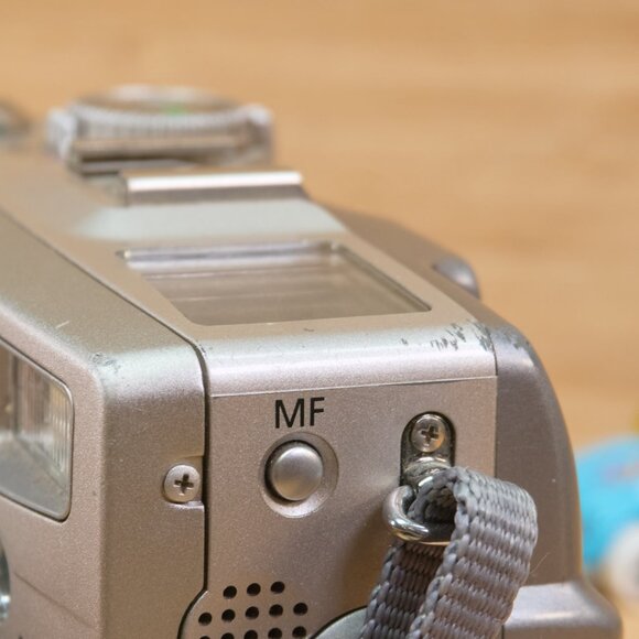 Canon PowerShot G2 4MP Digital Camera, w/ 3X Optical Zoom, Made in Japan - Picture 11 of 13
